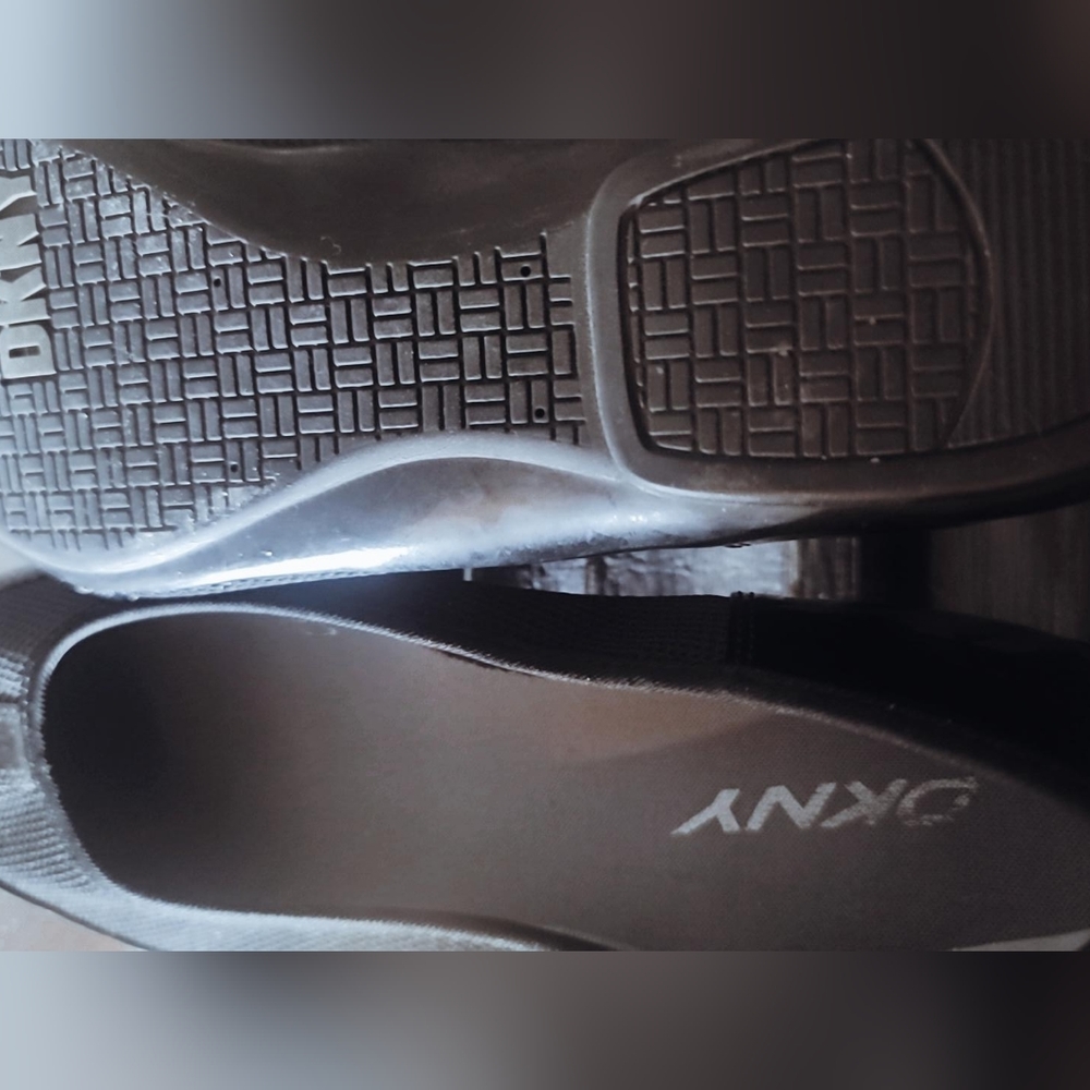 DKNY flats